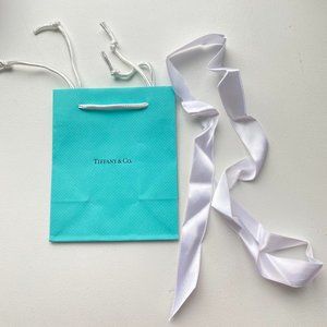 Tiffany bag with ribbon